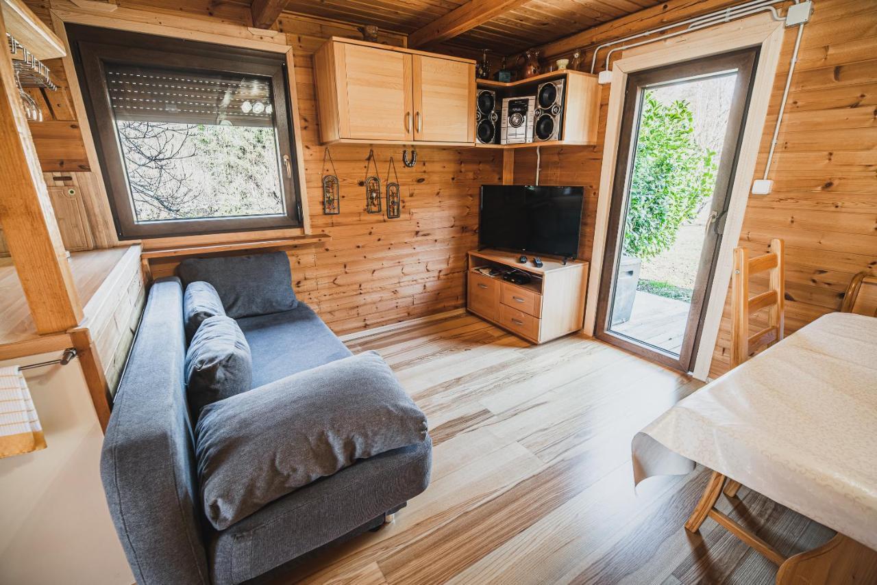 Wooden Cabin Zurej With Hot Tub Bukovje v Babni Gori Zewnętrze zdjęcie