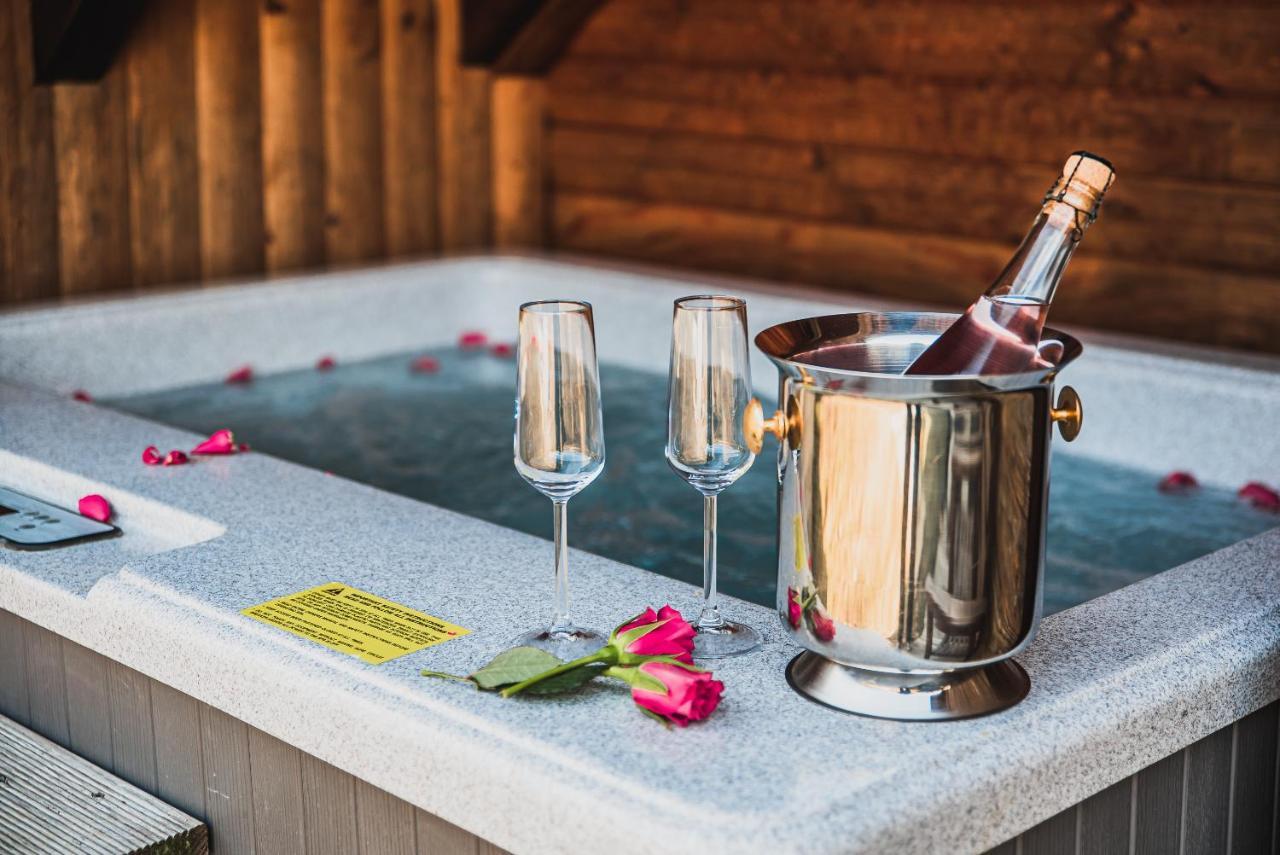 Wooden Cabin Zurej With Hot Tub Bukovje v Babni Gori Zewnętrze zdjęcie